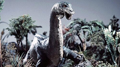 وُلد حراً – 2 – أحد الديناصورات المخيفة اللوسورس